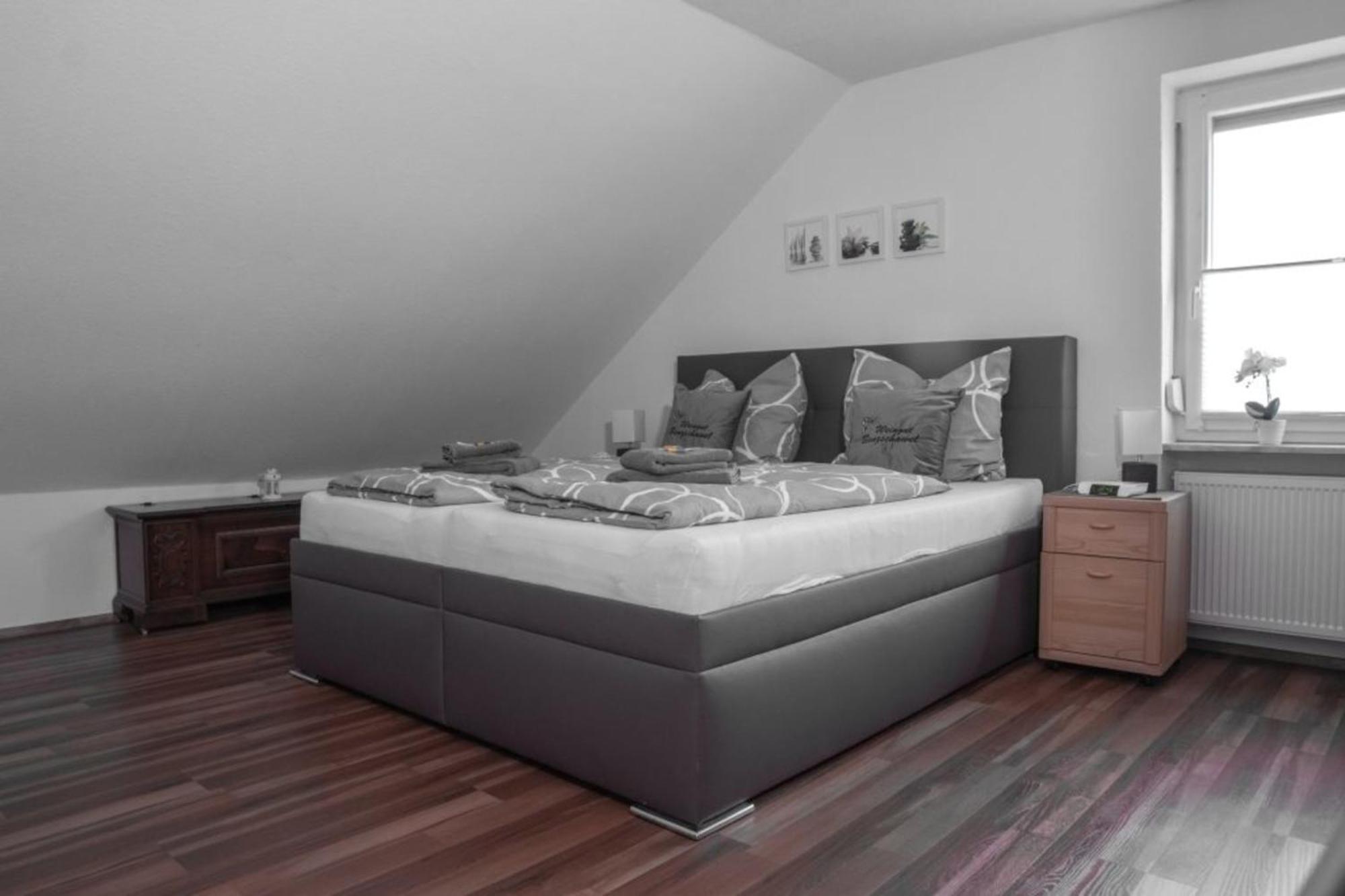 Irsch Ferienwohnung Grauschiefer מראה חיצוני תמונה